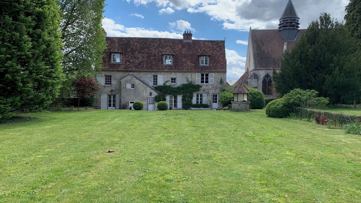 Haramont House | La Grive, a former coaching inn at the gateway to the Retz forest