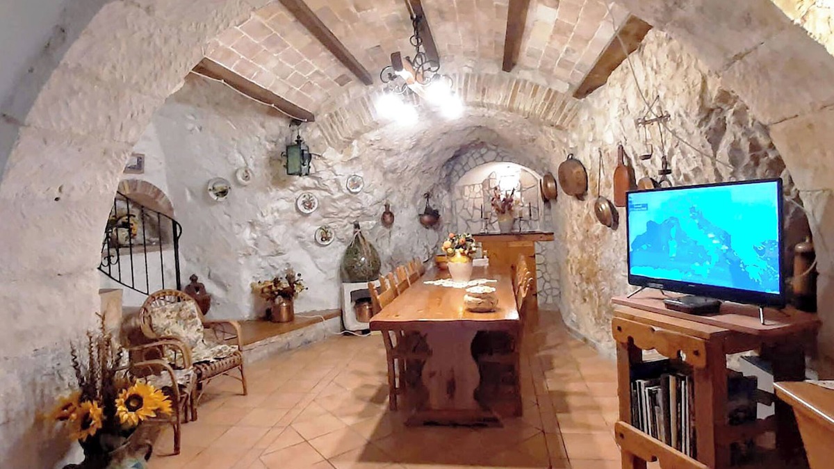 Pretoro House | La Grotta di Nima, Casa Vacanze dal Fascino Rustico tra Roccia, Legno e Mattoni