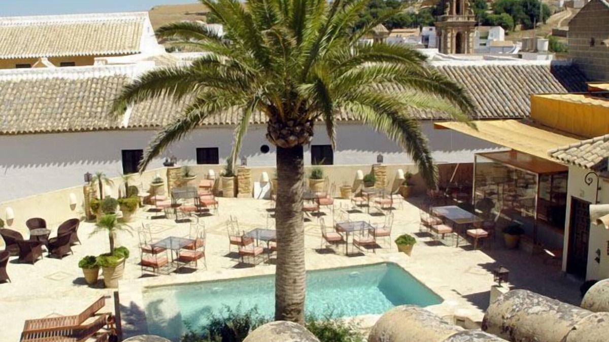 Osuna Hostel | La Hospederia Del Monasterio