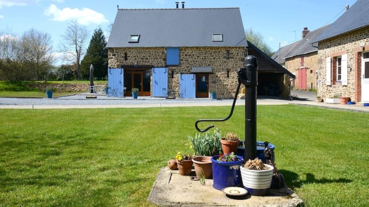 Saint-Aubin-Fosse-Louvain House | LA HUPPE - Luxury Barn renovation on the Normandy/Loire border for couples.