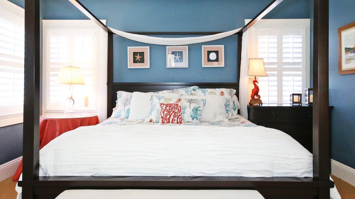 Beach Barber Tract House | La Jolla Beach Home: Sauna, Cold Plunge, Jacuzzi. 3 mins walk to Windansea Beach