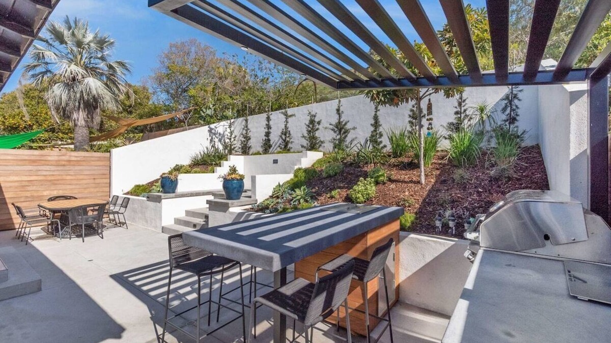 Beach Barber Tract House | La Jolla Coastal Haven: Charming Home by Windansea