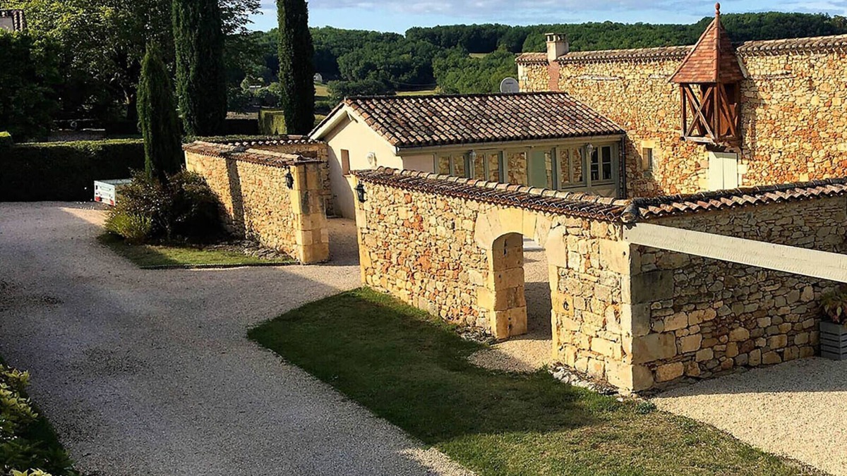 Salles House | La Lavandiere open plan family Gite