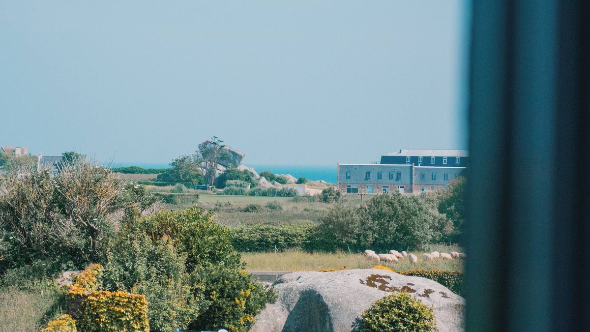 Brignogan-Plage House | La Maison Dans les Rochers