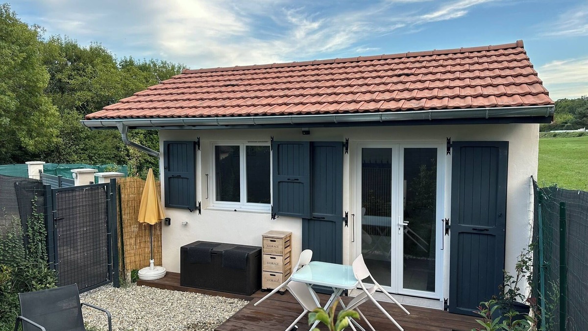 Saint-Vincent-de-Mercuze Apartment | La Maisonnette and its garden in Chartreuse