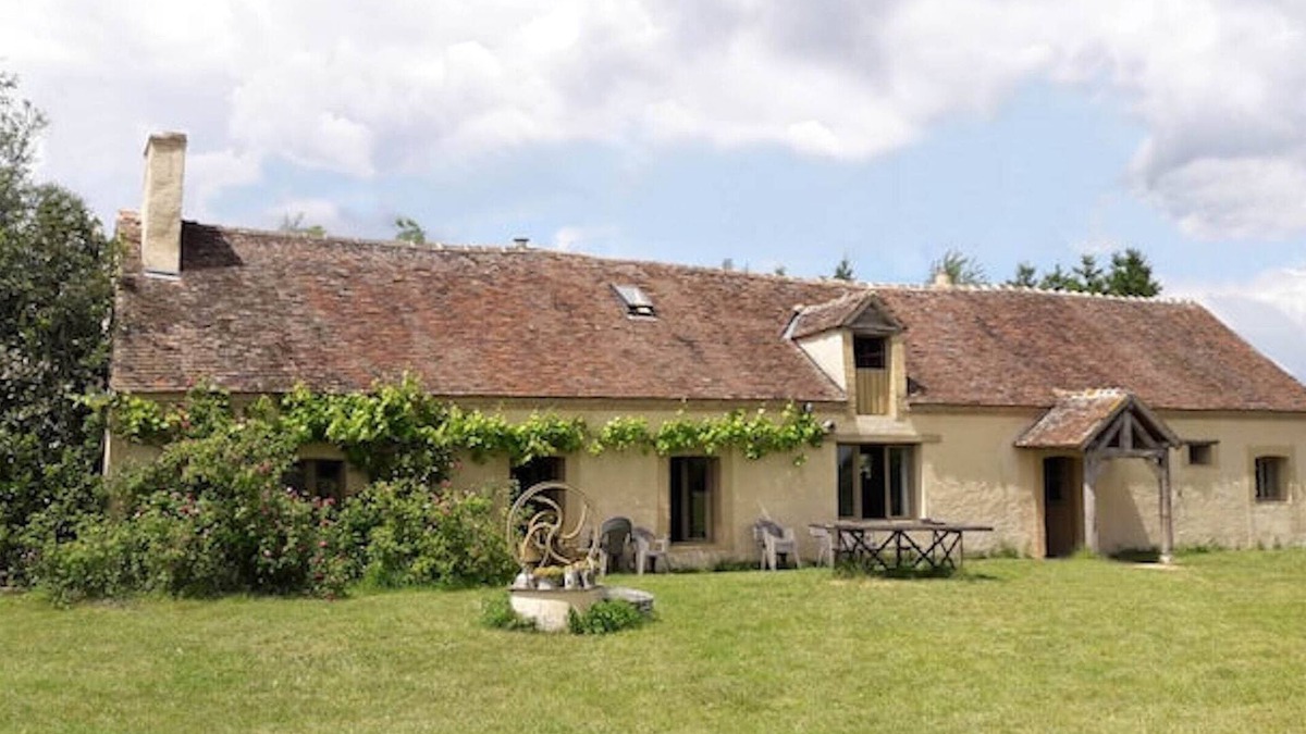 Beauchamps-sur-Huillard House | La Maison de Julien a reunion in the heart of nature