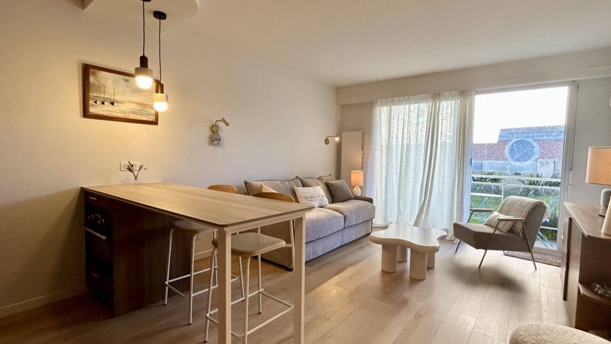 Moyenneville Apartment | La Maison Bleue, a little cocoon in the heart of Le Crotoy