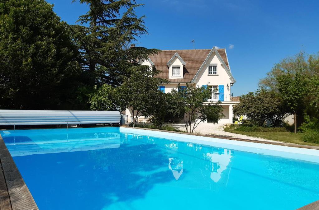 Corpeau House | La maison bleue