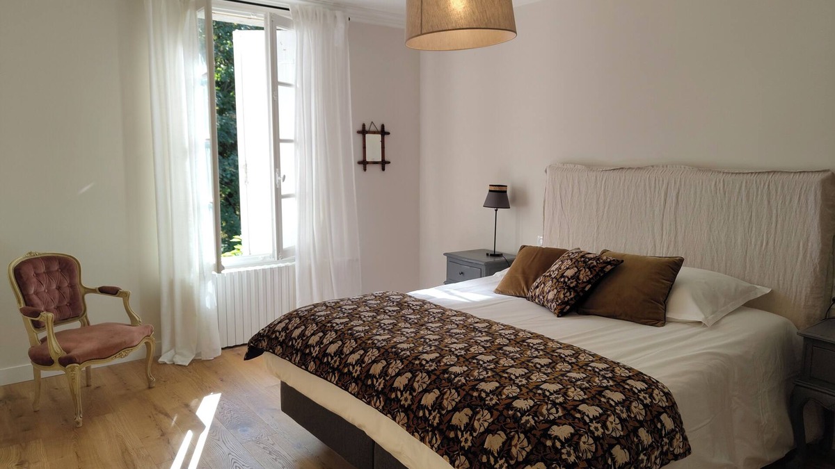 Saint-Ciers-de-Canesse House | La Maison de Bujan, in the heart of the vineyards with swimming pool and exceptional panorama