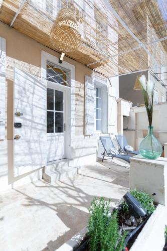 4th Arrondissement House | La Maison de Famille 3 chambres 8 pers Terrasse Parking Clim