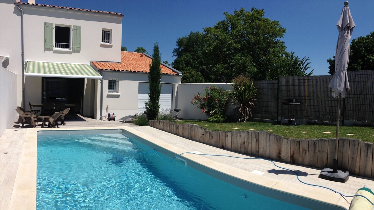 Arces House | La Maison de Flora-Private pool heated to 29°C