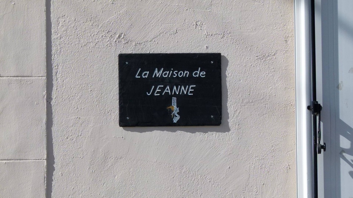 Pont-Croix House | La maison de Jeanne, 3-star tourist accommodation, near the Goyen river and church