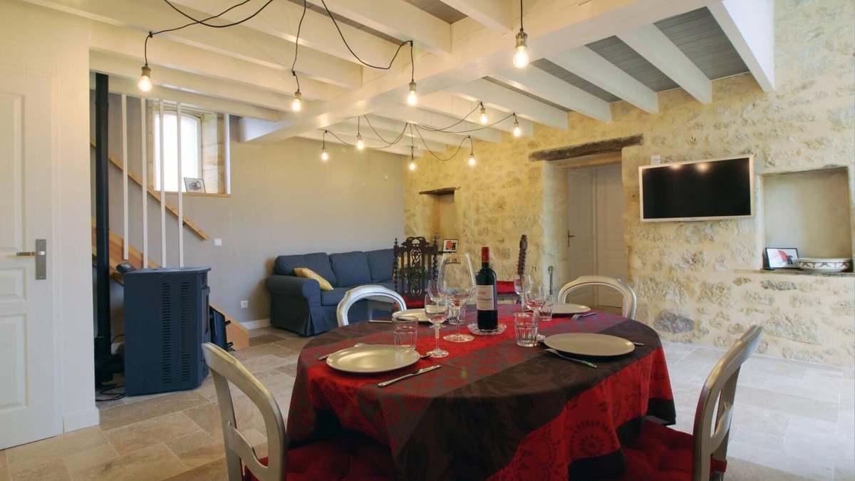 Puisseguin House | La Maison de Julie - Puisseguin