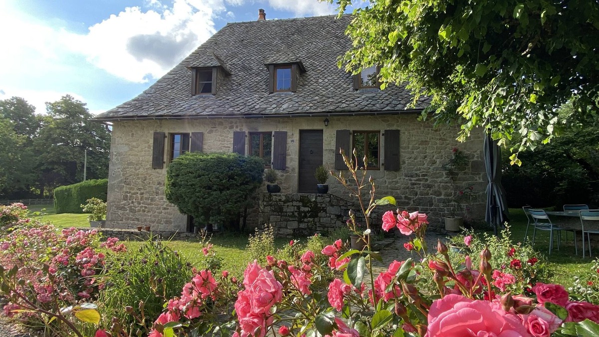 Goulles House | La Maison de Lauze: Charming cottage on the farm