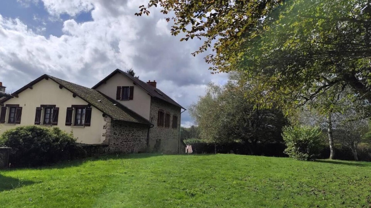 Ladignac le Long House | La Maison des Etangs Gite