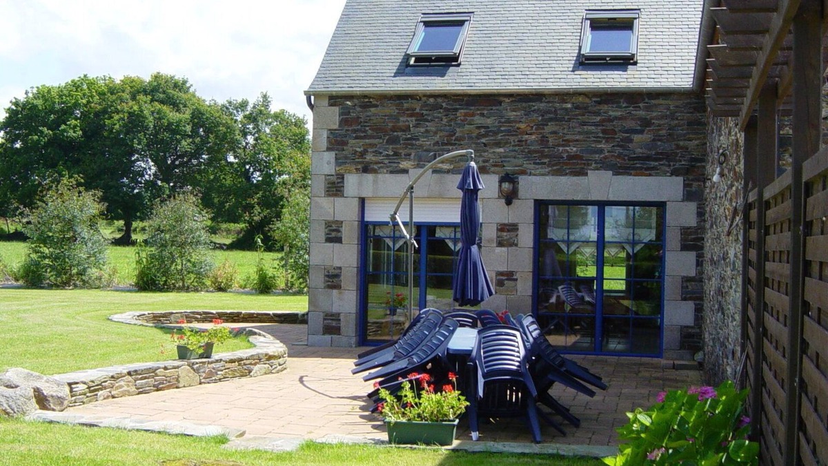 Plestin-les-Greves House | La maison du sabotier, 8 people, 4 km sea, 1 km downtown