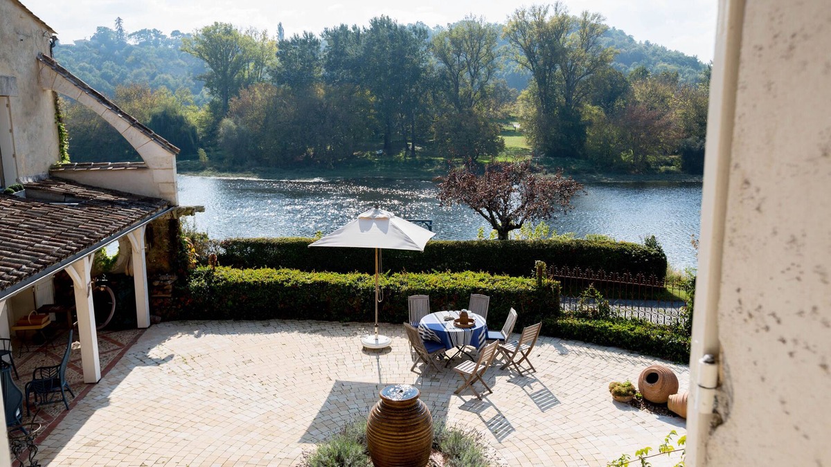 Saint-Seurin-de-Prats House | La Maison de la Rivière, a fabulous view of the Dordogne River