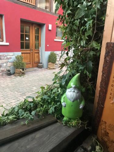 Ostheim House | La maison rouge