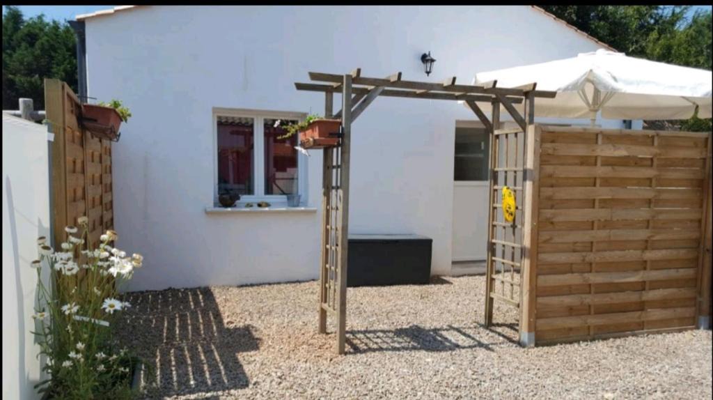 Avrille House | La Maisonnette