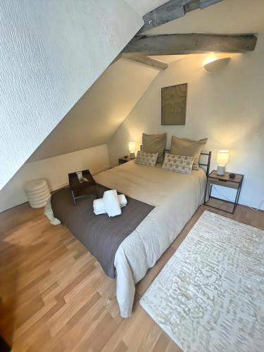 Brive-la-Gaillarde Apartment | La Mansarde - Cœur Historique, Charme et Confort