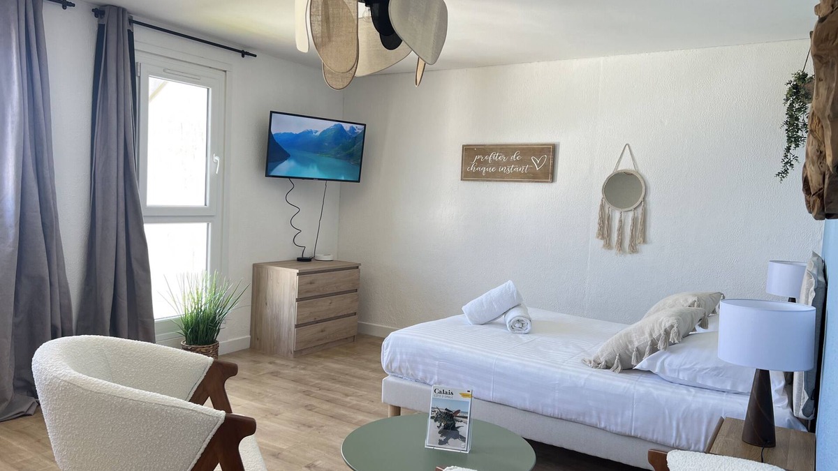 Port Apartment | La Marina-Studio-Ensuite with Bath-Harbour view