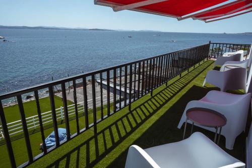 Aguino House | La Marisol Ribeira