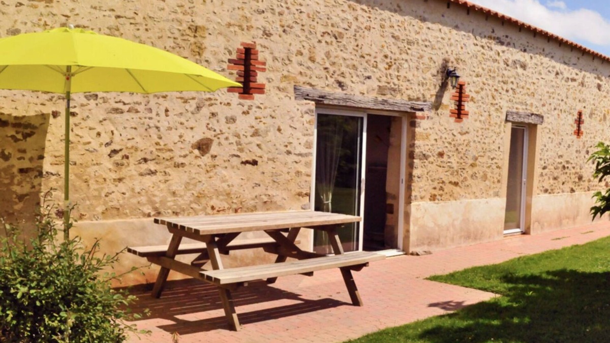 Saint-Hilaire-la-Foret House | La Mésange - Cottage 5 people with indoor heated pool
