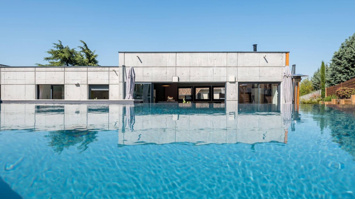 Saint-Romain-au-Mont-d'Or Villa | La Moderne - Modern house with pool and garden