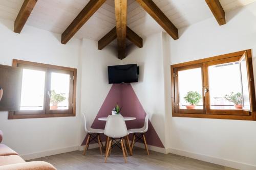 Xativa Apartment | LA MOMA Apartments & Room