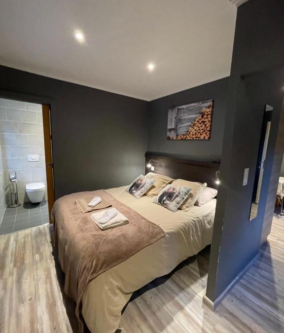 Moutiers Apartment | la Montagnette L ours T1 maison en travaux de 10h a 17h