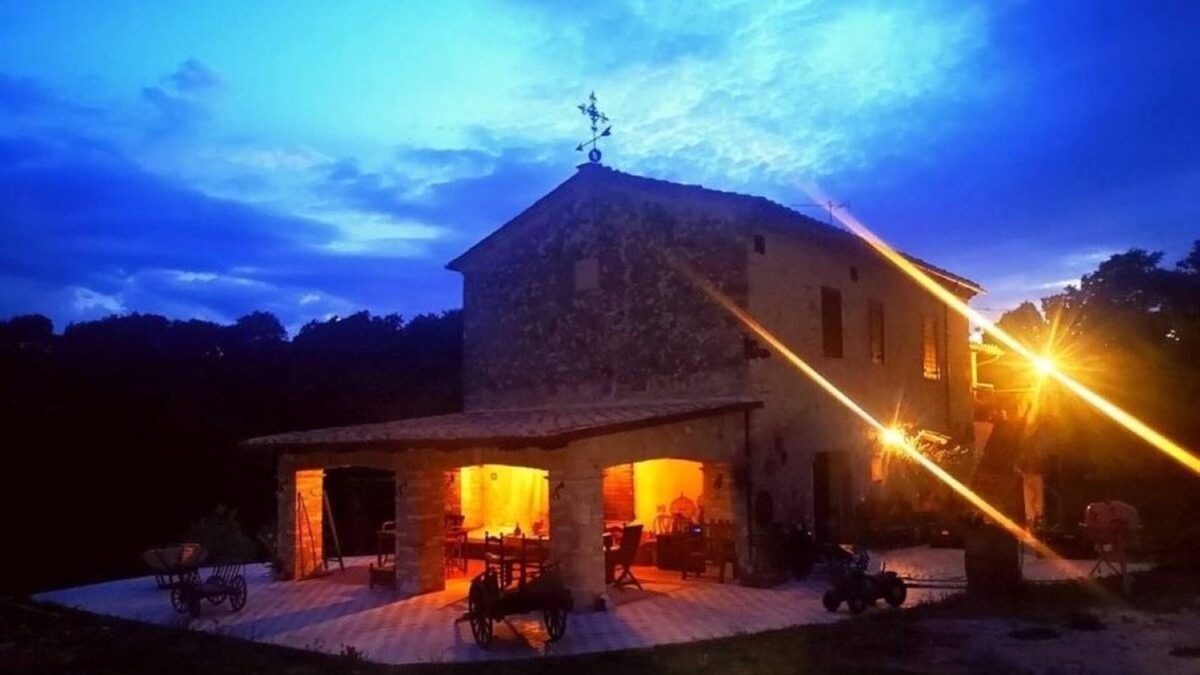Schifanoia Other | La Nocciolaia