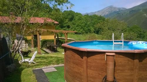 Ardisana House | LA NOZAL piscina, barbacoa, jardín