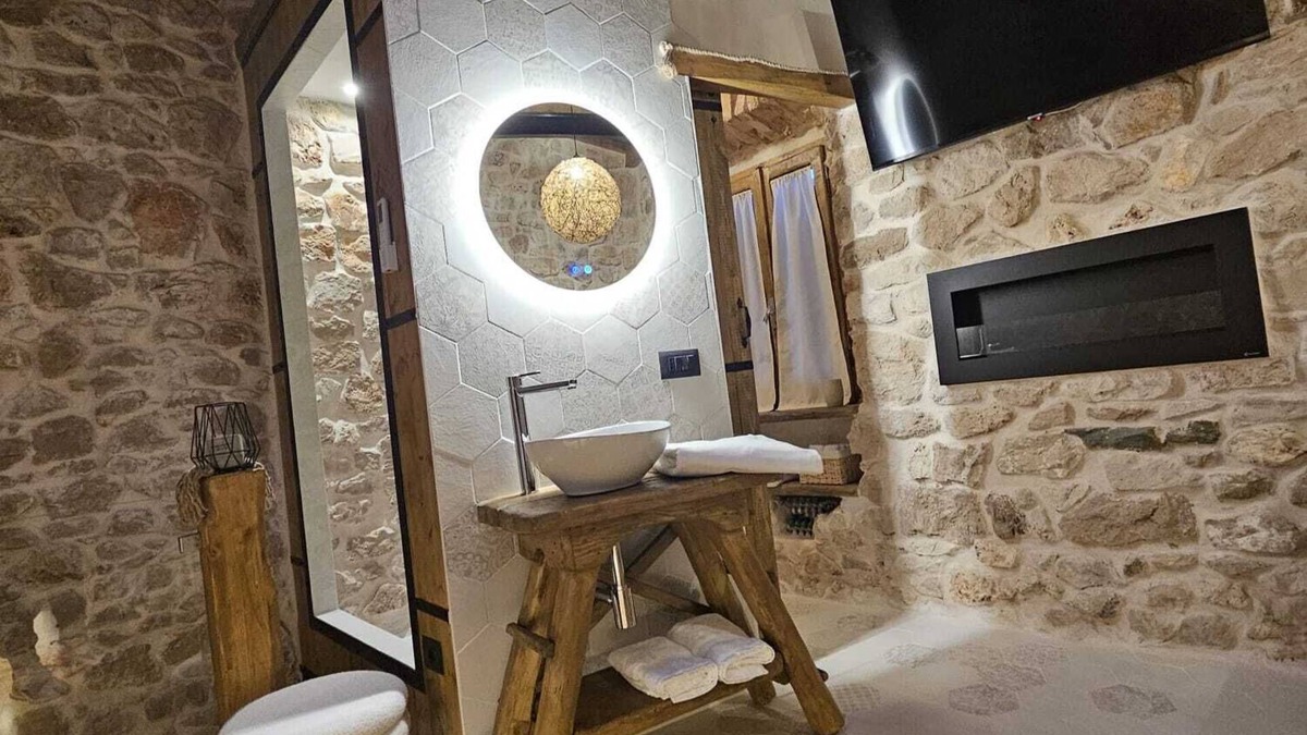 Norma Apartment | La Nuit d'Amélie. a cozy retreat with hot tub.