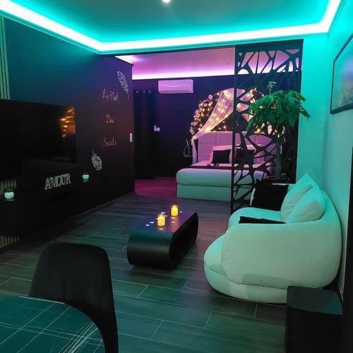 Roquebrune-sur-Argens House | LA NUIT DES SECRETS Love Room 4 étoiles avec Jacuzzi et Sauna