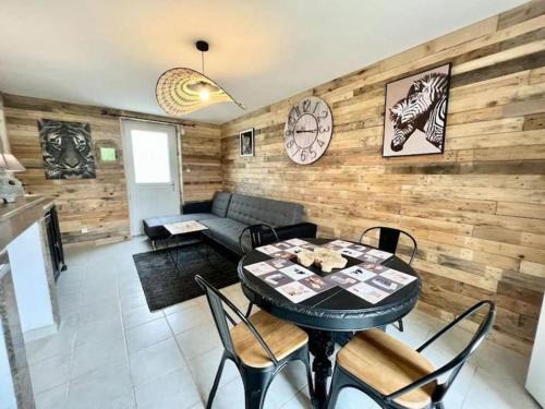 Caffiers House | La P'tite maison Les Tourelles