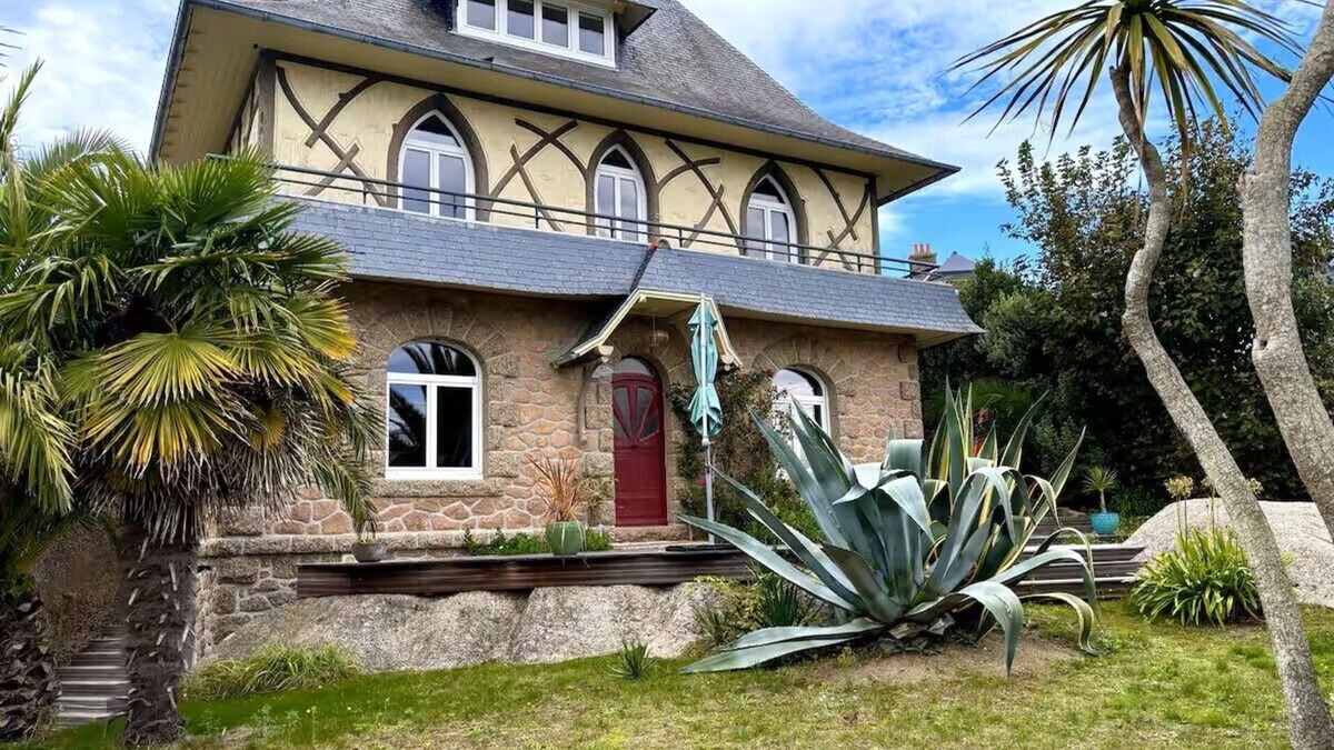 Tregastel House | "La Pagode"close to beache
