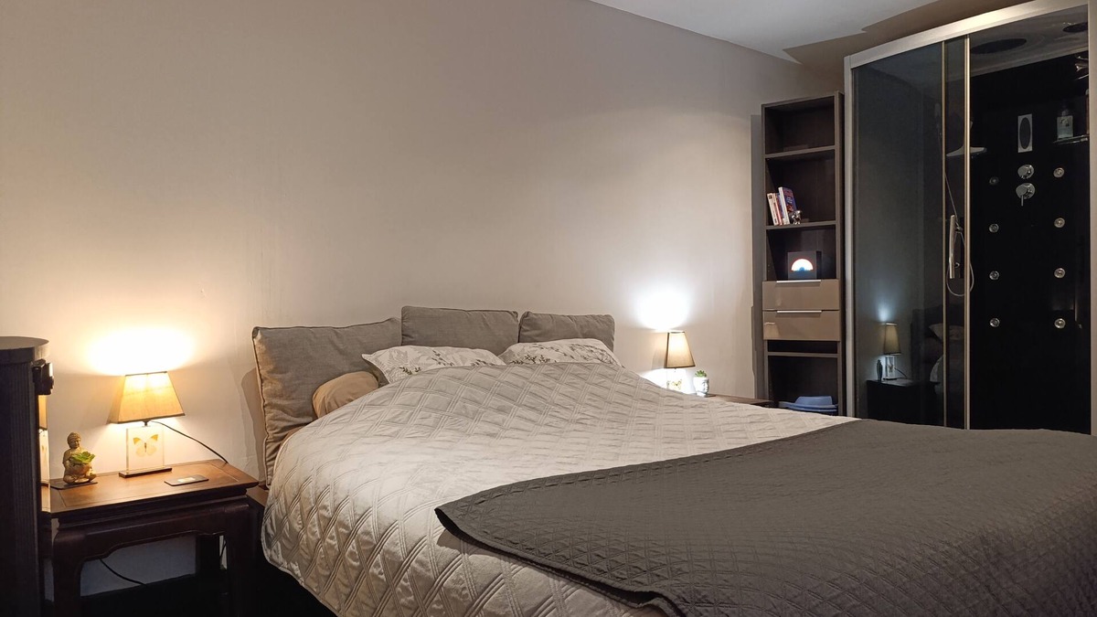 Soyaux Apartment | La Parenthèse Furnished apartment, Terrace, Garden. PKG Free Netfix BOx TV.