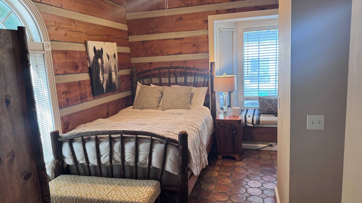 Kingston Springs Cabin | La Pearla Ranch Nashville, 7 bedroom, 8 bath, 9500 sf Log Mansion with pool