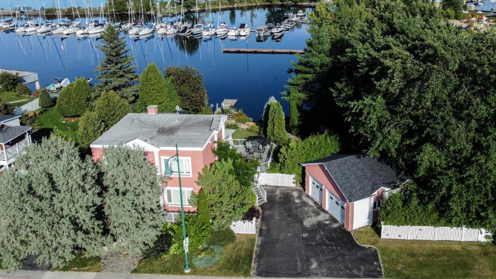 Roberval House | La Perle Rose du Lac-St-Jean