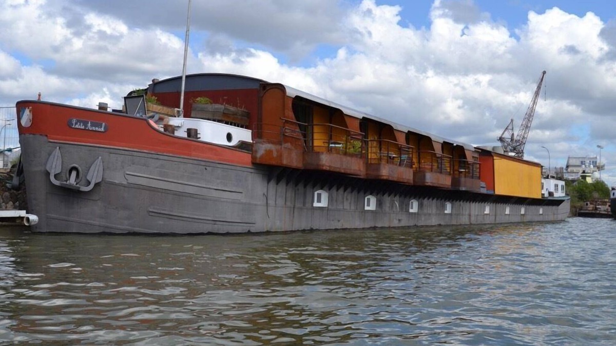 Bassins a Flot Boat Rental | La Petite Annick