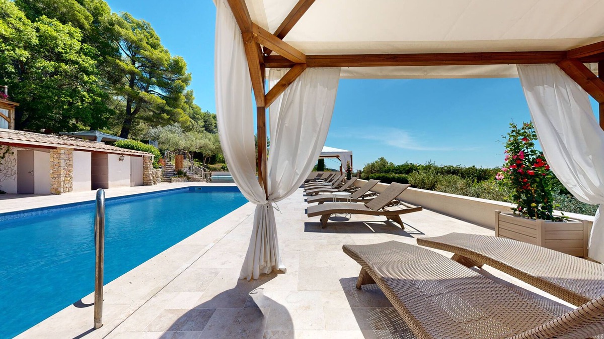 Tourtour House | La Petite Auberge