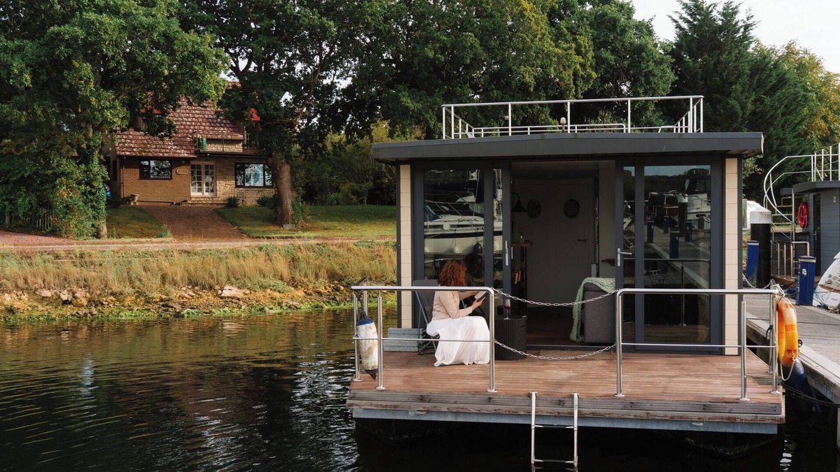 Whippingham Boat Rental | La Petite Foret | Boutique Boathouse on the Isle of Wight