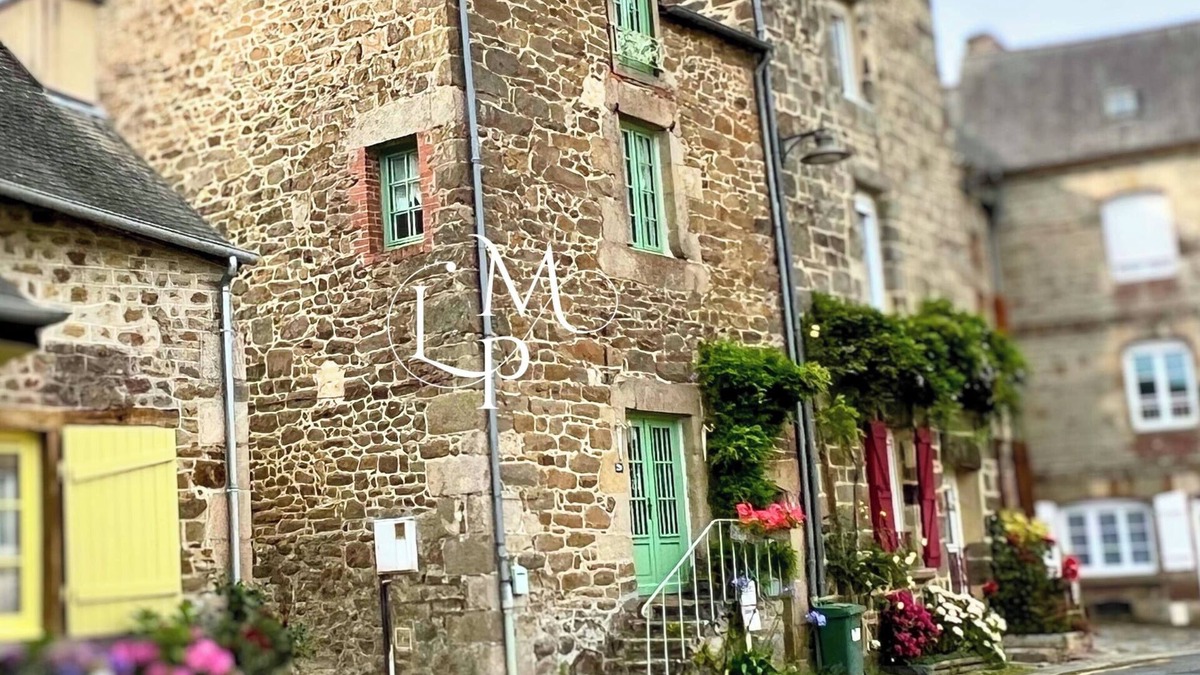 Lanvallay House | La Petite Madeleine, Charming Gîte, Dinan Port.