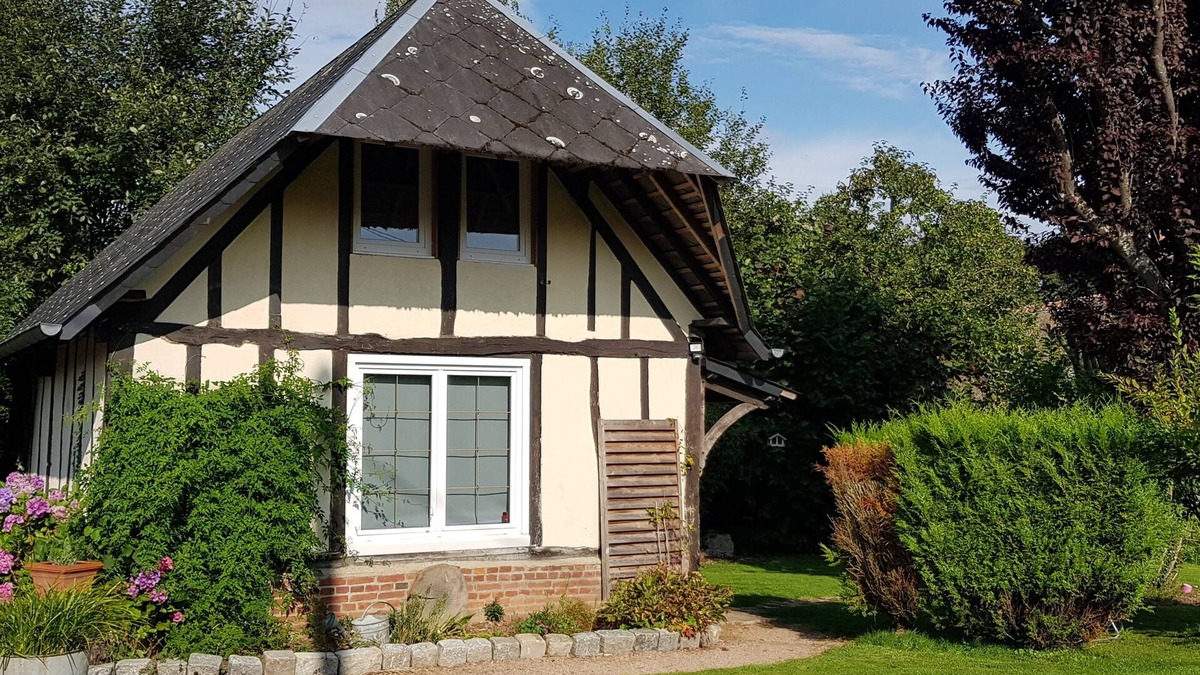 Bosroumois House | La Petite Maison, a cocoon nestled in greenery