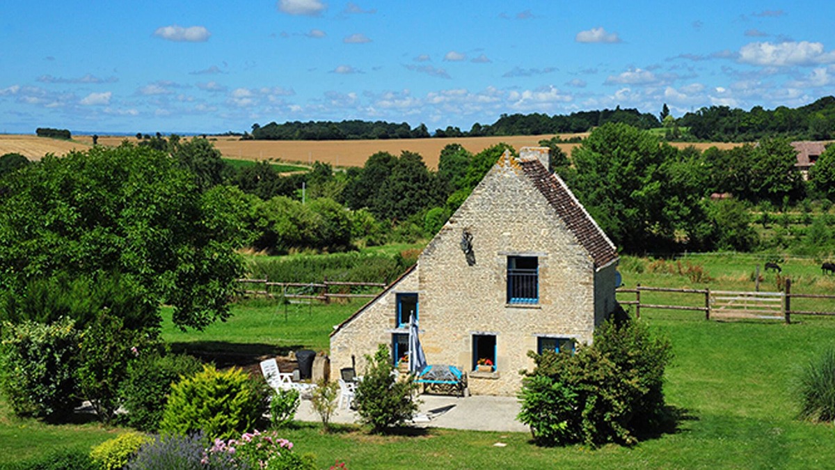 Saint-Wambert-des-Trois-Vallees Cottage | LA PETITE MAISON DANS LA PRAIRIE - COVERED/HEATED SWIMMING POOL APRIL TO OCTOBER