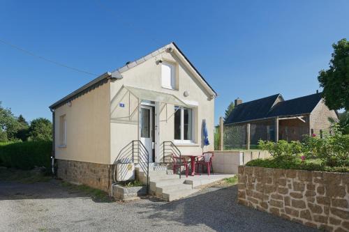 Monthault House | La petite maison