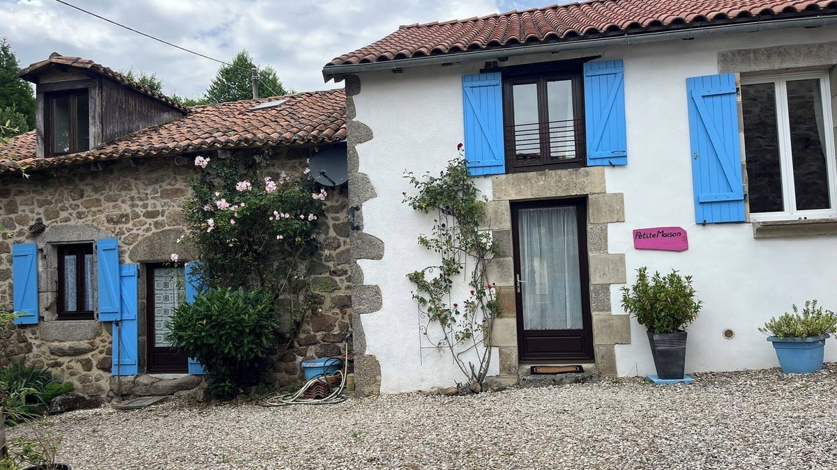 Saint-Estephe Cottage | La Petite Maison, charming 3 bedroom Gite in Saint-Estephe, 24360, Dordogne,
