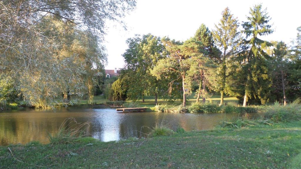 Vignoux-sous-les-Aix Bed & Breakfast | LA PETITE NOUE