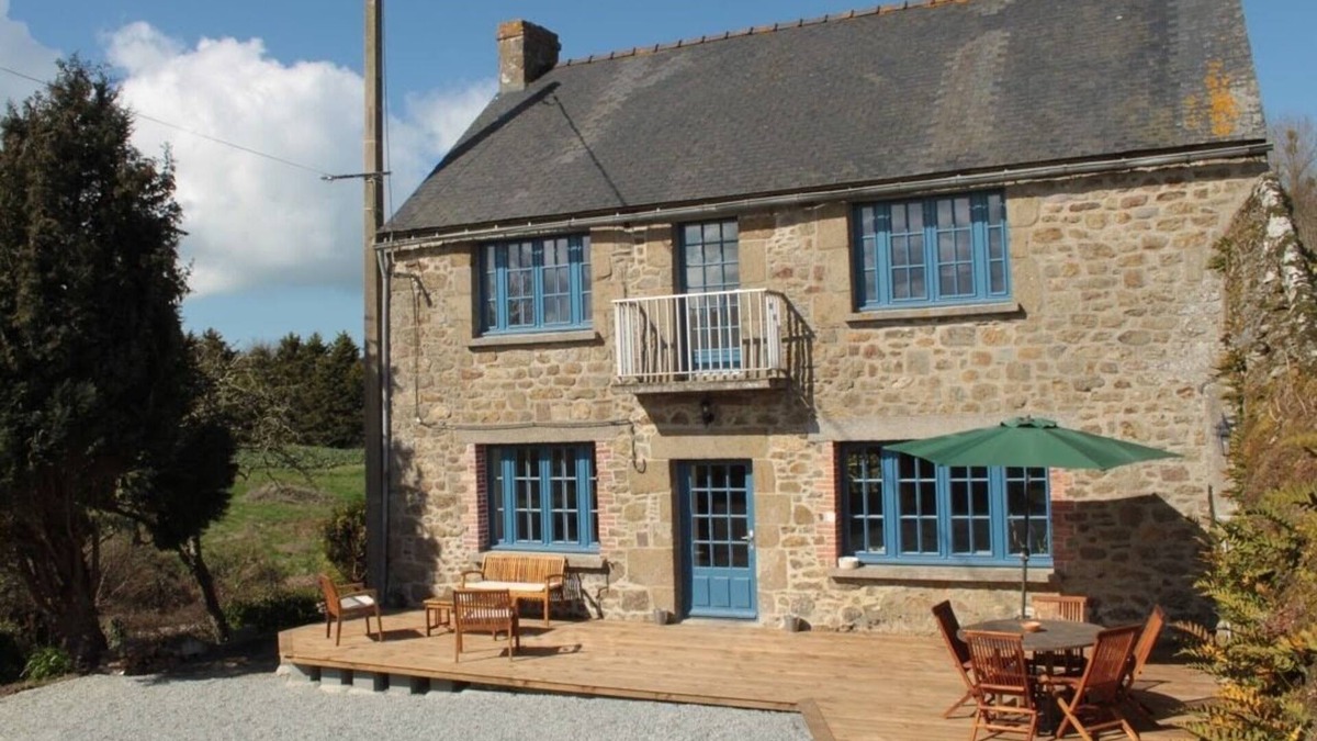 Saint-Coulomb House | La Petite Ville Aze