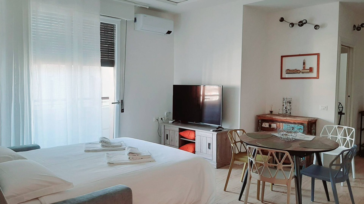 Verona City Centre Apartment | La Piccola Loggia Verona app. with a view and garage